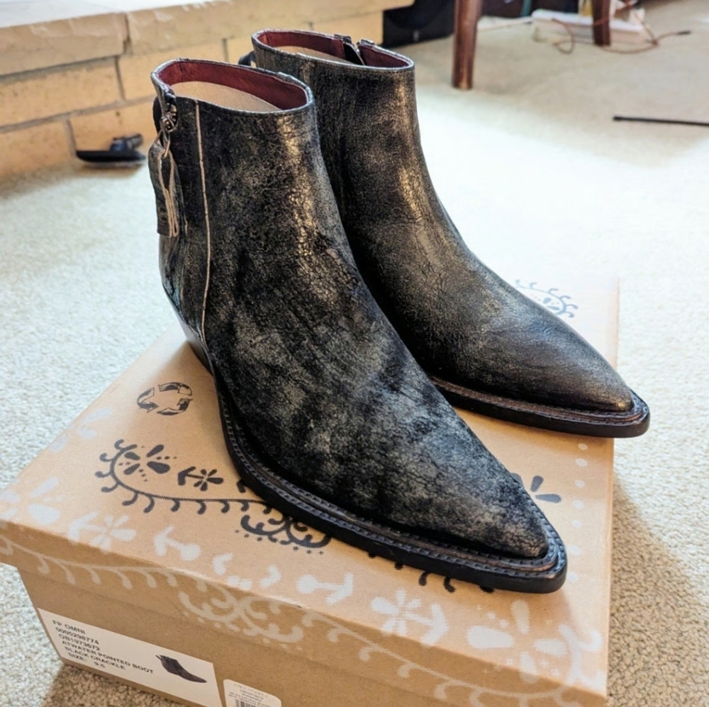 We The Free Atwater Pointy‎ Crackle Boots